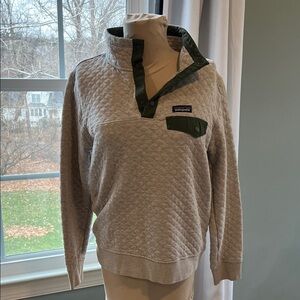 Patagonia Light Gray Quilted Pullover with Olive Accents